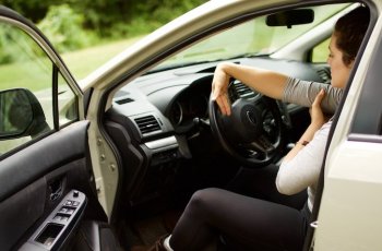 Peregangan tangan. (car2.com)