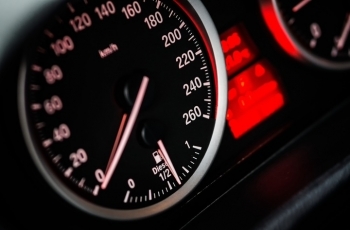 Speedometer. (pxhere.com)