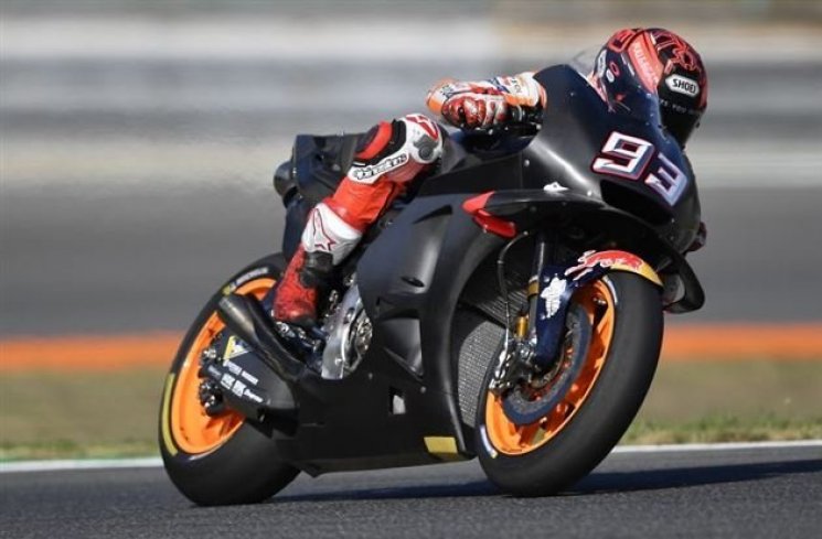 Marc Marquez menjajal sepeda motor baru. (roadracingworld.com)