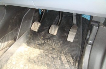 Ilustrasi Karpet Mobil. (motorbeam)