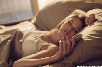Pola tidur tidak teratur. (huffpost.com)