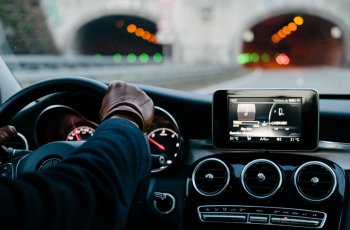 Perhatikan Performa Mesin. (Unsplash/Hannes Egler)