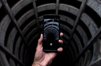 Manfaatkan Smartphone. (Unsplash/Aaron Lau)
