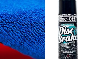 Kain bersih dan brake cleaner. (kolase)