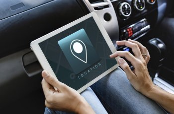 Batasi Penggunaan Gadget di Dalam Kendaraan. (Pexels)