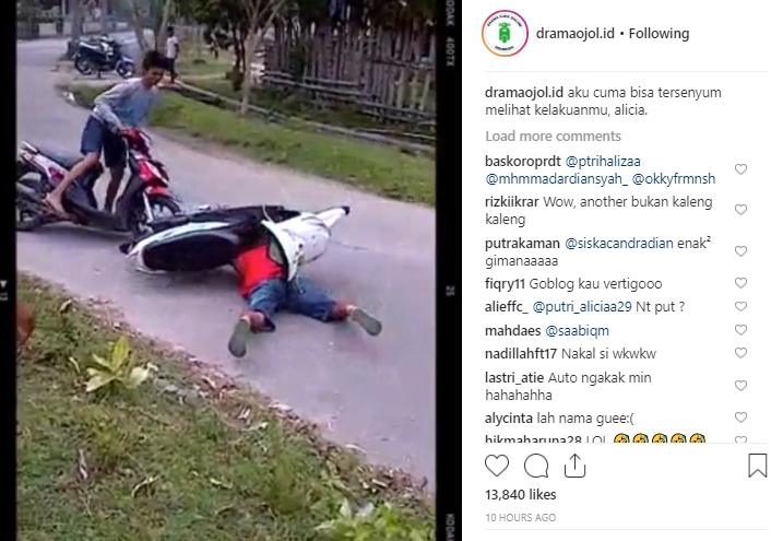 Pria menunjukkan aksi freestyle tapi malah telan pil pahit. (Instagram/@dramaojo.id)