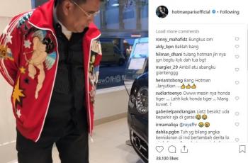 Hotman Paris menebak merek mobil. (Instagram/@hotmanparisofficial)