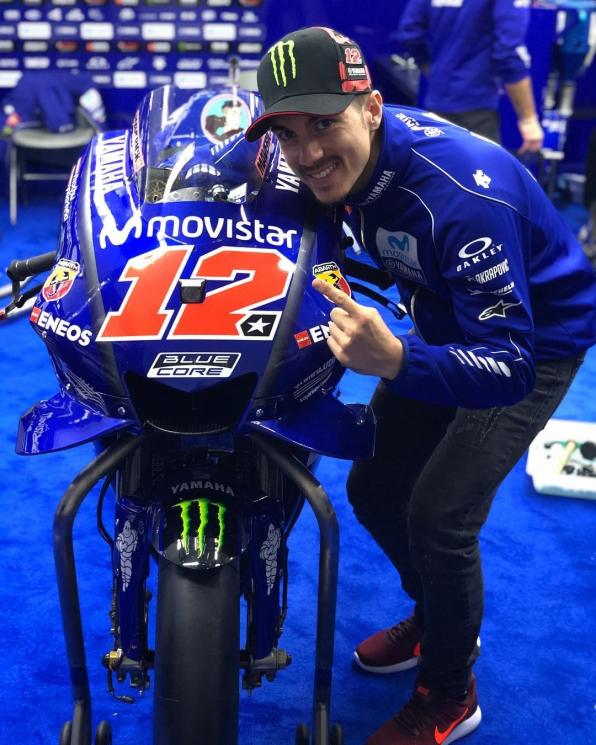 Maverick Vinales mengendarai motor baru. (Instagram/@maverick12official)