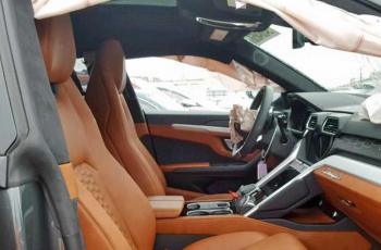 Bagian dalam Lamborghini Urus. (motor1)