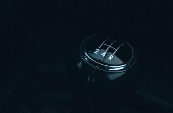 Ilustrasi mobil bertransmisi manual. (Pixabay)