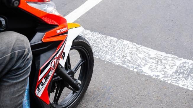 Ilustrasi motor bebek Honda. (Shutterstock)