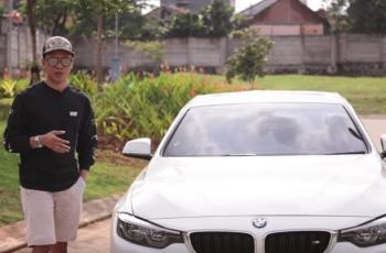 Arief Muhammad dan mobil modifikasinya. (Youtube/Arief Muhammad)
