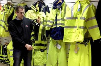 Pilihan Jaket Motor dengan Warna Terang. (YouTube)
