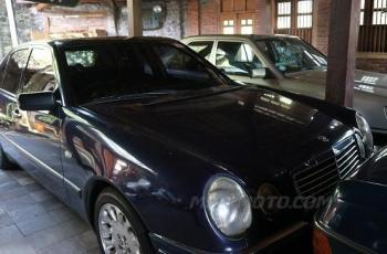 Koleksi mobil Mercy di Joglo Jeep. (Mobimoto.com/Husna Rahmayunita)