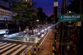 Ruas Jalan Tentara Pelajar di Sisi Selatan Persimpangan Pingit. (Mobimoto.com/Praba Mustika)