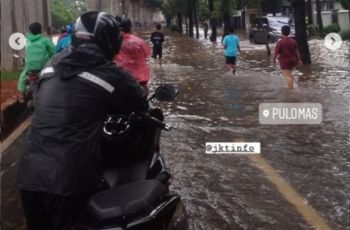 Banjir parah terjadi di kawasan Pulomas (Instagram/jktinfo)