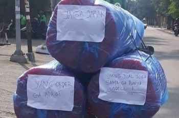 Ojol dengan muatan penuh sumpah serapah. (Facebook)