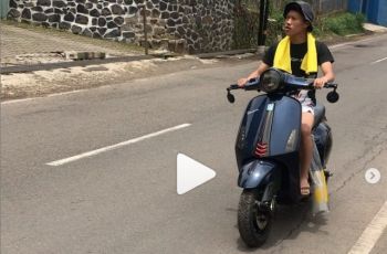 Penjual minuman unik naik Vespa (Instagram/adamgp_)