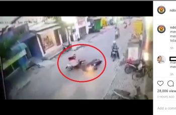 Bocah langsung baku hantam di jalan pasca tabrakan terjadi (Instagram/ndorobeii)