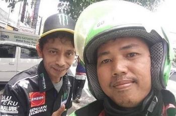 Valentino Rossi KW kepergok naik ojol. (Instagram/@semangatojol)