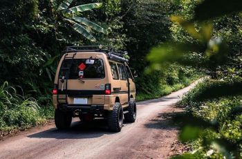 Mitsubishi Delica lawas yang dimodif ultra gahar. (Facebook/ Kyusha Spirit)
