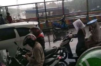 Potret ulah konyol pemotor tanah air. (Twitter)
