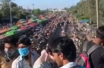 Antrian pemudik di India. (Twitter/@kondekturbus_)