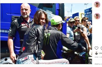 Potret mesranya Valentino Rossi dan pacarnya yang seksi. (Instagram)