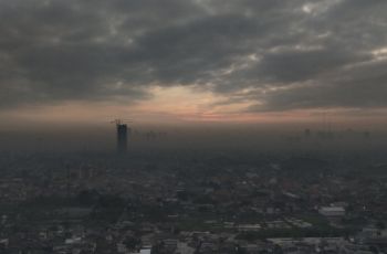 Potret langit Jakarta. (Twitter/@Gimanaluaje_)