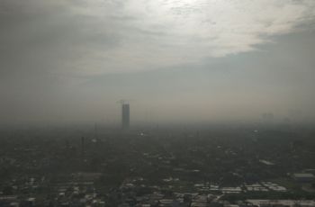 Potret langit Jakarta. (Twitter/@Gimanaluaje_)