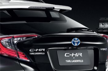 Penampakan belakang Toyota C-HR Karl Lagerfeld (zingnews.vn)