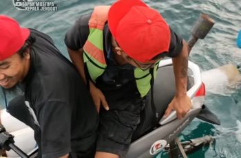 Yamaha Nmax yang dimodif jadi jetski. (Youtube/Bapak Mustofa Kepala Jenggot)