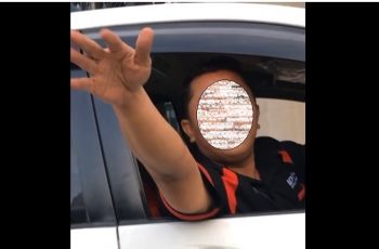 Aksi tidak terpuji dilakukan sopir Toyota Avanza (Facebook)