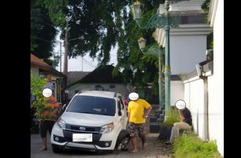 Ban mobil menjadi sorotan warganet saat kecelakaan (Facebook)