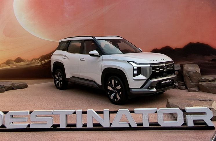 Spesifikasi Mitsubishi Destinator, SUV yang diluncurkan di Jakarta, Jumat (17/7/2025), menunjukkan ia dirancang untuk mengisi celah strategis antara Xpander dan Pajero Sport. [Mobimoto.com/Liberty Jemadu]