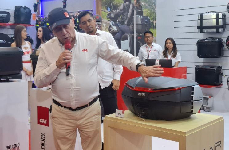 Jajaran produk baru dari GIVI di IMOS 2025. (Foto: MobiMoto/Manuel Jeghesta) 